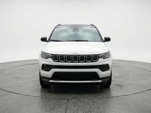 Used 2025 Jeep Compass Limited AWD/4WD image 2