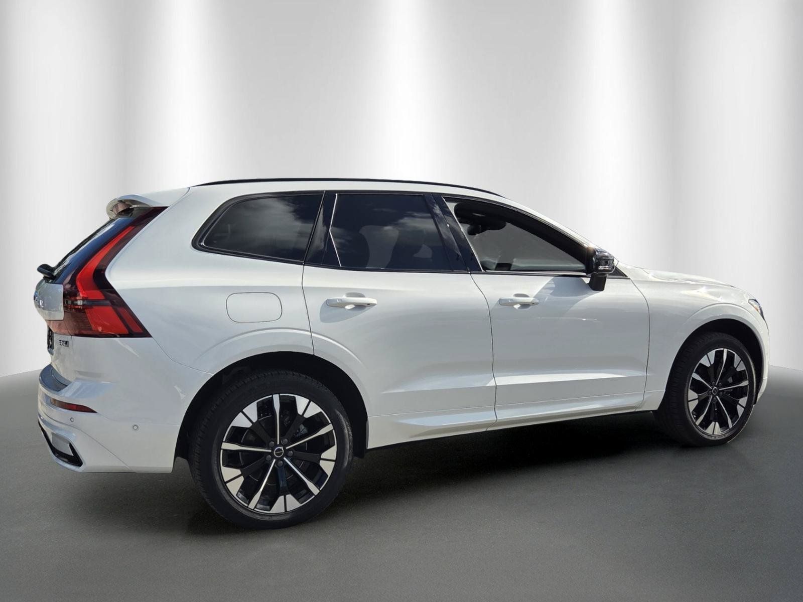 Used 2026 Volvo XC60 B5 Plus w/ Protection Package Premier AWD/4WD image 7