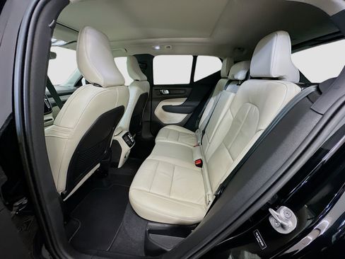 Used 2023 Volvo XC40 B5 Ultimate image 30