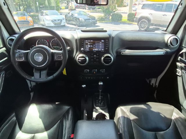 Used 2018 Jeep Wrangler Unlimited Sahara w/ Dual Top Group AWD/4WD image 20