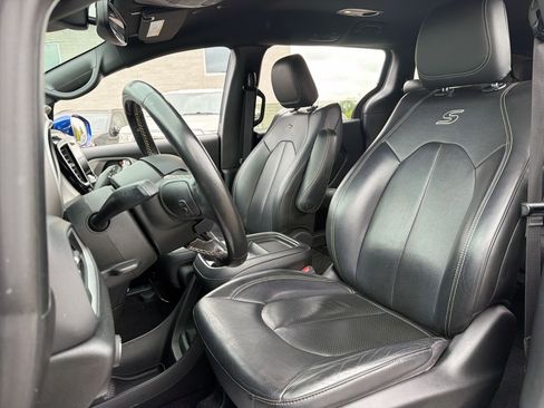 Used 2020 Chrysler Pacifica Touring-L AWD/4WD image 22