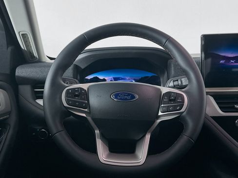 Used 2025 Ford Explorer Active image 18