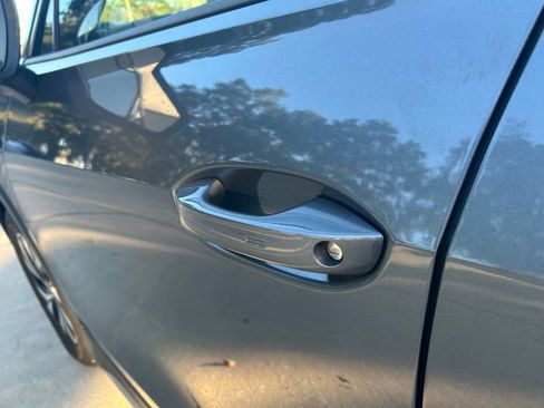 Used 2025 Volkswagen Tiguan S image 27