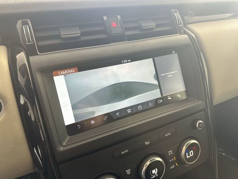 Used 2019 Land Rover Discovery SE image 21