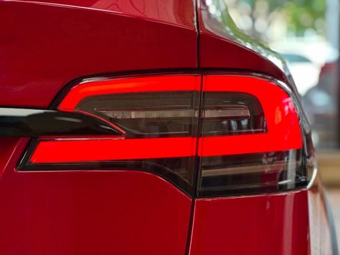 Used 2022 Tesla Model X Plaid image 15