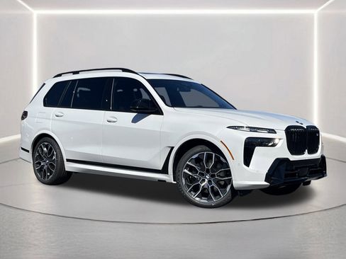 New 2026 BMW X7 M60i image 2