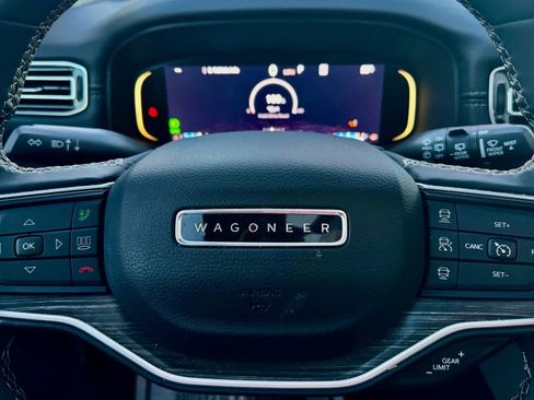 Used 2023 Jeep Wagoneer L Series III w/ Premium Group I image 21