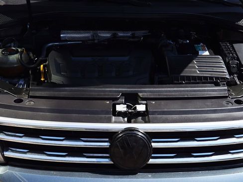 Used 2018 Volkswagen Tiguan SE w/ Panoramic Sunroof Package image 56