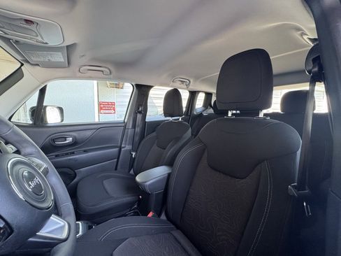 Used 2023 Jeep Renegade Latitude image 11