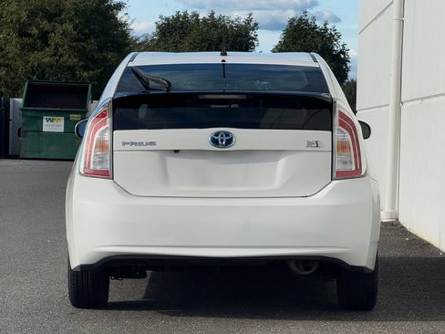 Used 2015 Toyota Prius Two FWD image 4
