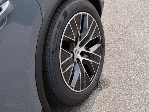 New 2025 Porsche Macan 4 Electric image 39