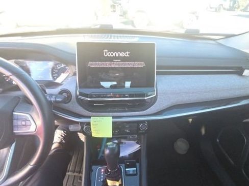 Used 2022 Jeep Compass Latitude image 9