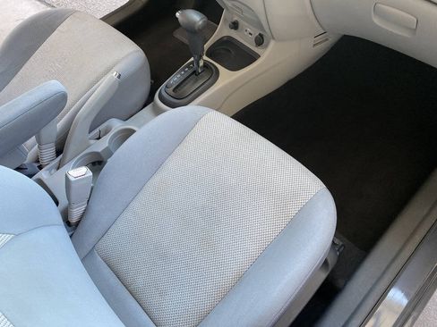 Used 2010 Hyundai Accent GLS FWD image 35
