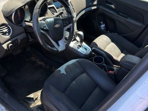 Used 2014 Chevrolet Cruze LT FWD image 2