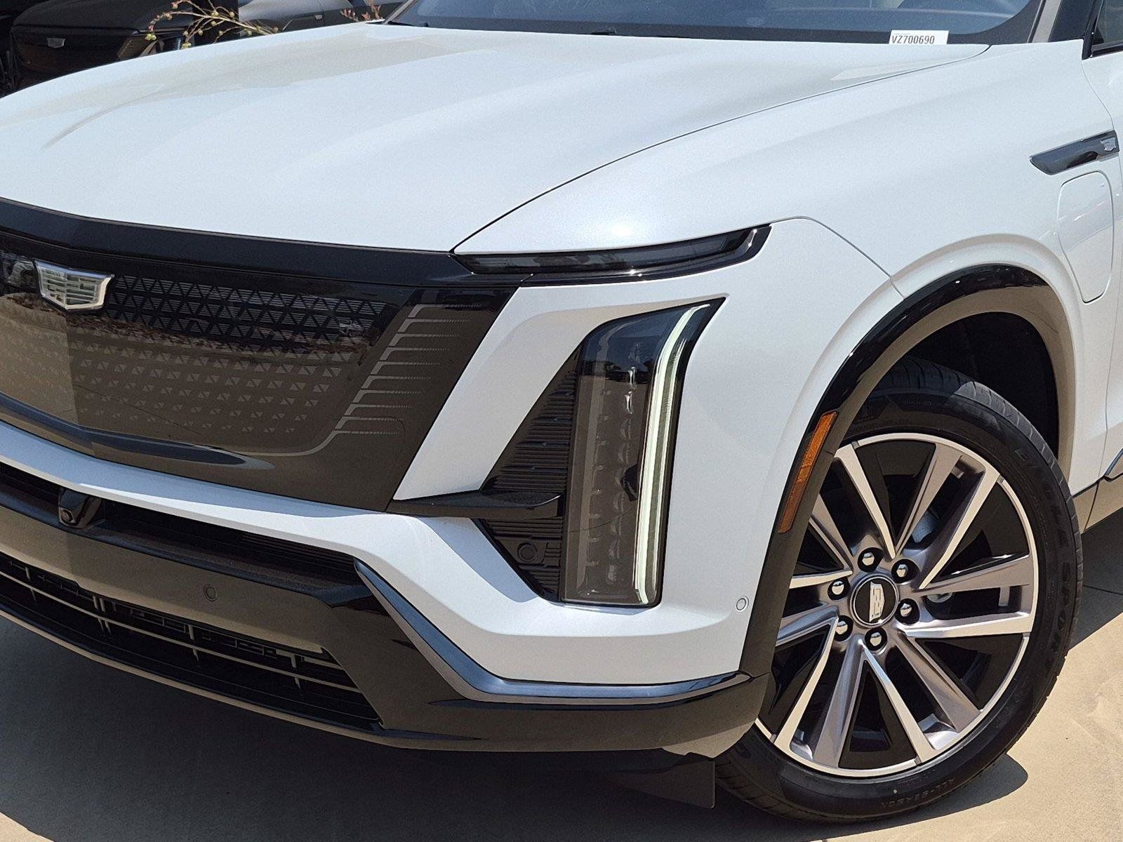 New 2027 Cadillac Vistiq Sport w/ LPO, Floor Liner Package AWD/4WD image 7