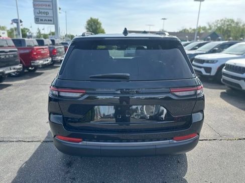 New 2026 Jeep Grand Cherokee Altitude AWD/4WD image 9