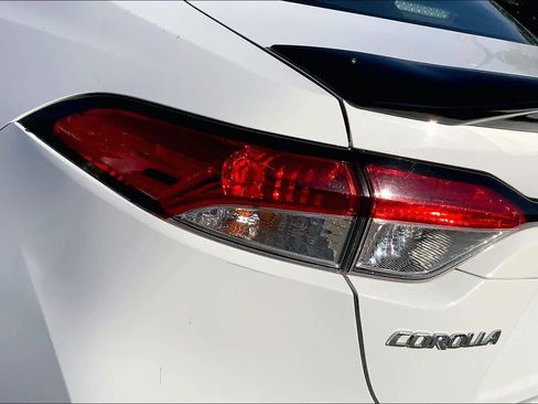 Used 2022 Toyota Corolla LE FWD image 28