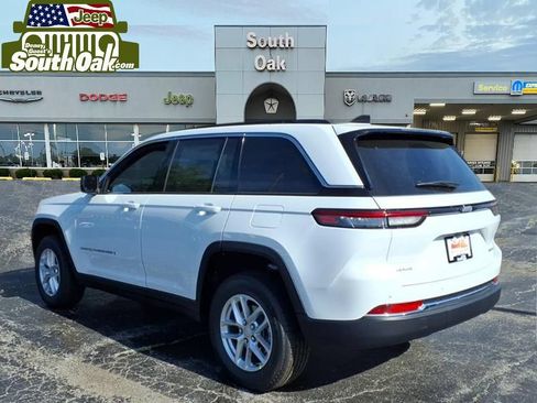 New 2026 Jeep Grand Cherokee Laredo AWD/4WD image 4