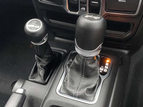 Used 2024 Jeep Wrangler Unlimited Sport AWD/4WD image 27