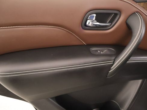 Used 2022 INFINITI QX80 Premium Select AWD/4WD image 19