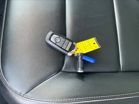 Used 2022 Ford Explorer XLT w/ Equipment Group 202A image 13