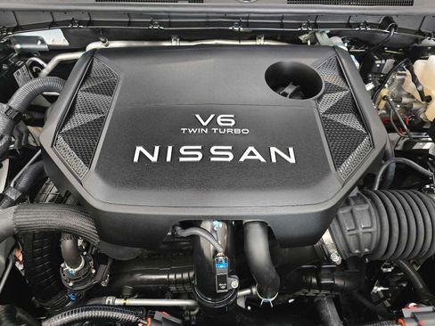 Used 2025 Nissan Armada PRO-4X AWD/4WD image 9