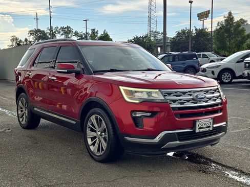 Used 2018 Ford Explorer Limited w/ Equipment Group 301A image 4