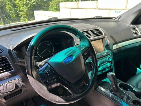 Used 2016 Ford Explorer XLT w/ Equipment Group 202A FWD image 3
