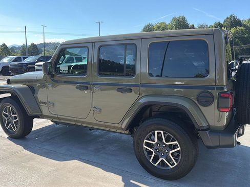 Used 2026 Jeep Wrangler Unlimited Sahara w/ Safety Group AWD/4WD image 6