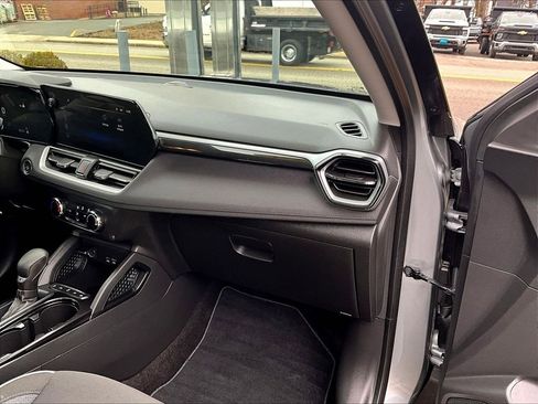 Used 2024 Chevrolet TrailBlazer LS FWD image 13