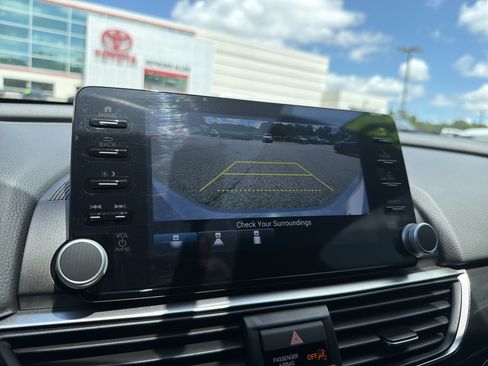 Used 2022 Honda Accord Sport image 6