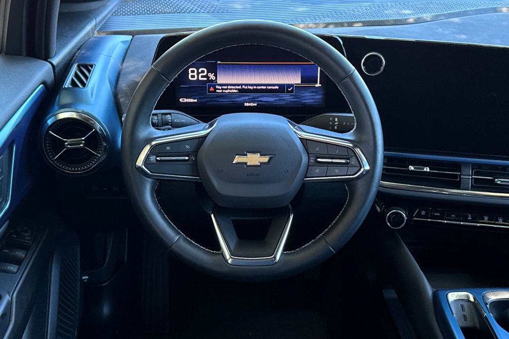 Used 2026 Chevrolet Equinox EV LT FWD image 16