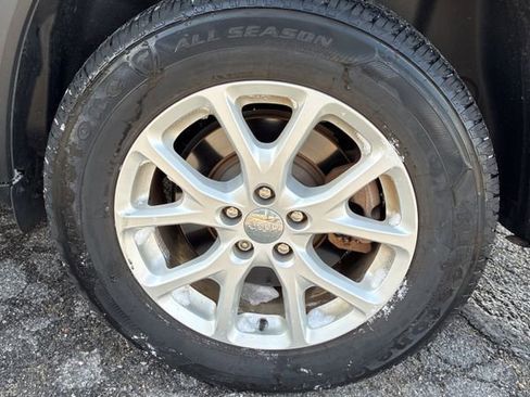 Used 2018 Jeep Cherokee Latitude w/ Cold Weather Group image 20