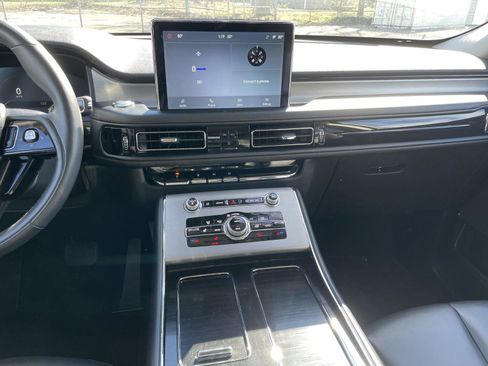 Used 2023 Lincoln Aviator AWD w/ Premium Package image 18