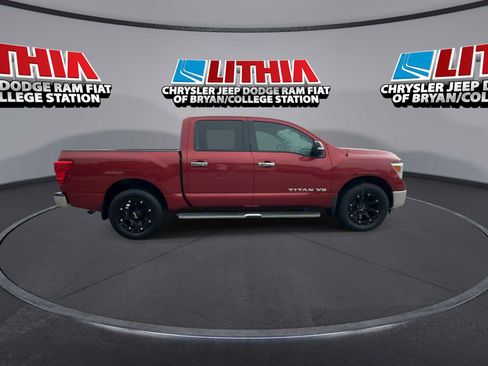 Used 2018 Nissan Titan SV AWD/4WD image 9