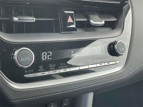 Used 2024 Toyota Corolla Cross XLE image 27