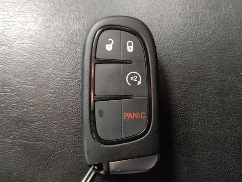 Used 2018 Jeep Cherokee Limited FWD image 32