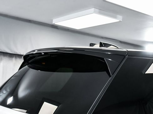 Used 2025 Land Rover Range Rover SE image 92