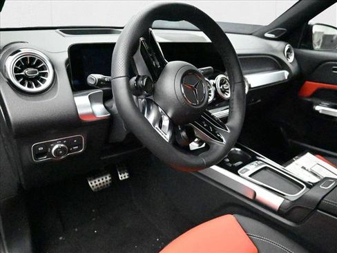 New 2025 Mercedes-Benz GLB 35 AMG 4MATIC image 10