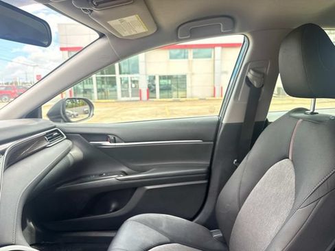 Used 2019 Toyota Camry LE FWD image 19