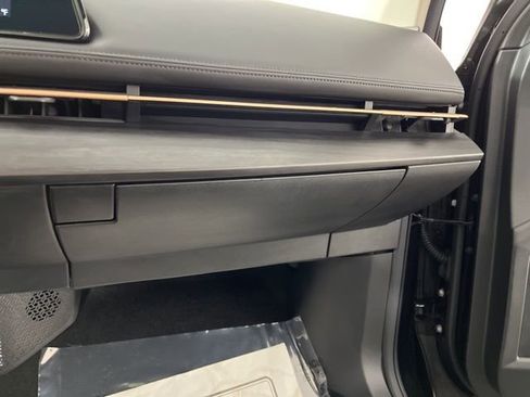 Used 2023 Nissan Ariya FWD image 40