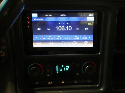 Used 2004 Chevrolet Avalanche 4x4 w/ Preferred Equipment Group image 25
