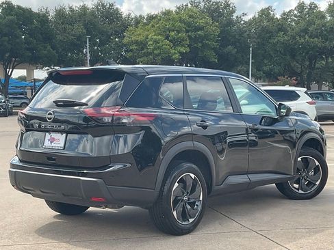 Used 2025 Nissan Rogue SV FWD image 4