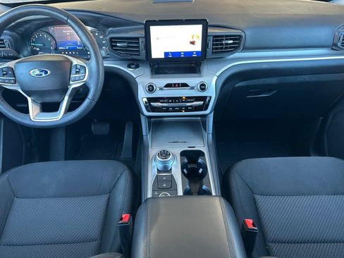Used 2023 Ford Explorer XLT AWD/4WD image 12