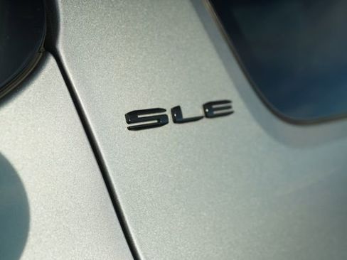 Used 2023 GMC Acadia SLE w/ Driver Convenience Package image 39