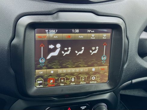 Used 2023 Jeep Renegade Latitude image 12