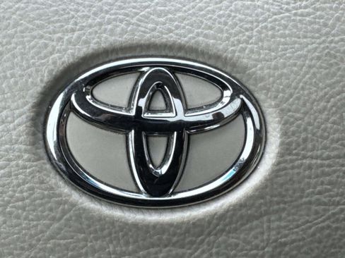 Used 2006 Toyota Avalon Limited image 30