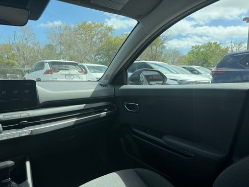 Used 2025 Kia K4 LXS image 34