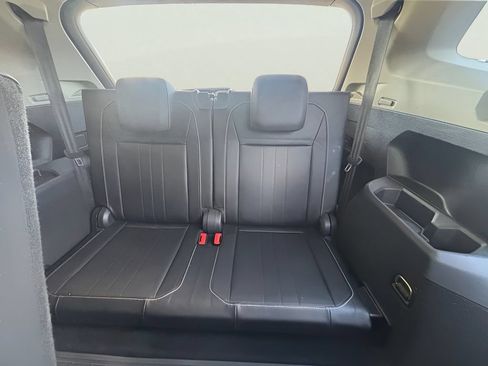 Used 2022 Volkswagen Tiguan SE w/ Panoramic Sunroof Package FWD image 23