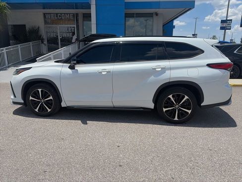 Used 2022 Toyota Highlander XSE FWD image 7